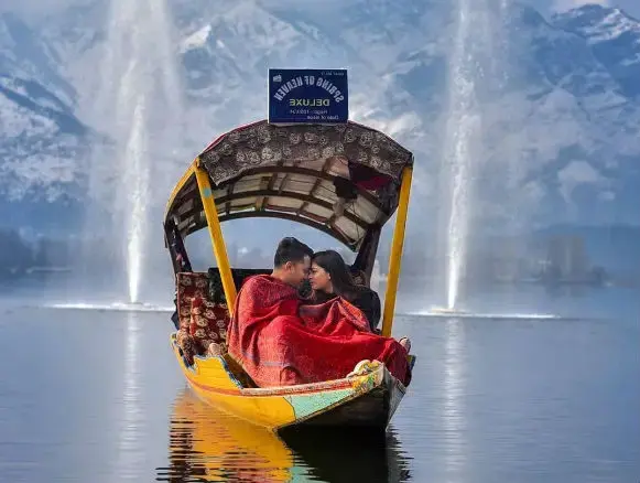 5 Days, 4 Nights Kashmir Honeymoon Package: Your Dream Getaway